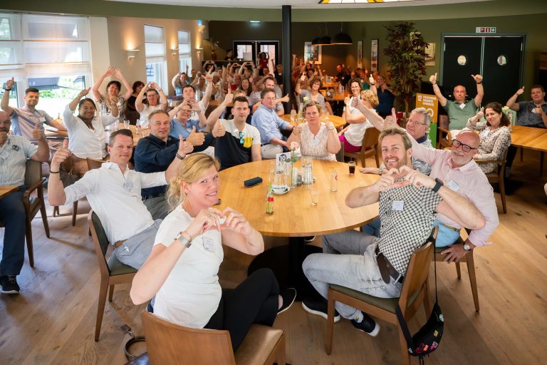 Aantal mensen poseren enthousiast