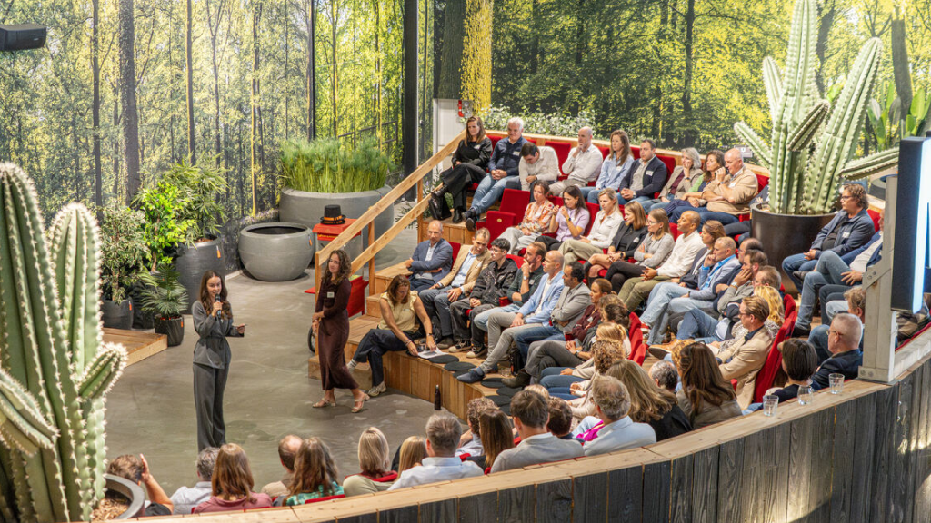 Groep mensen op bijeenkomst Futureproof Ondernemen